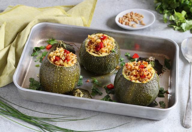 Courgettes farcies au couscous, quinoa noir et graines de lin