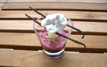 Île flottante aux fruits rouges