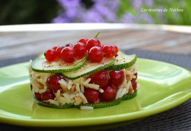 Salade de riz au thon, courgette et groseilles rouges