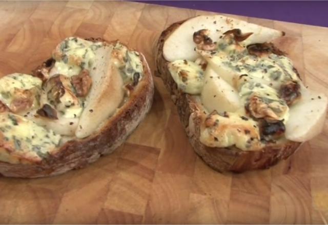 Tartine poire et fourme d'Ambert