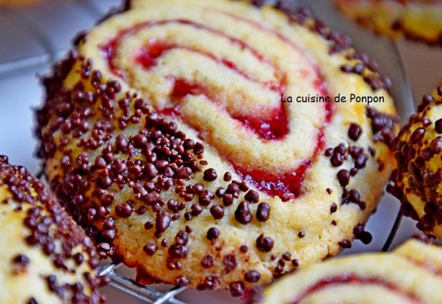 Biscuit spirale à la confiture de framboise et perles de chocolat