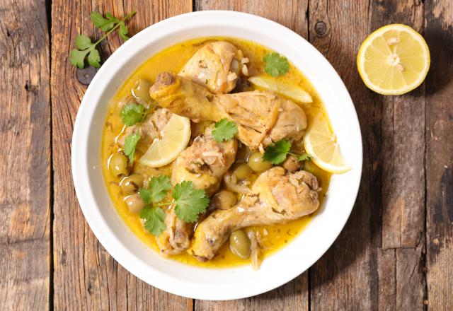 “Quand on ouvre la cocotte, on voyage” : Cyril Lignac partage sa recette du poulet au citron façon tajine