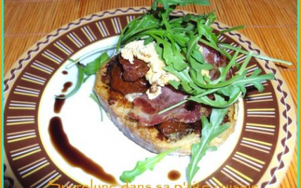 Tartine de pain perdu au parmesan et tomates séchées