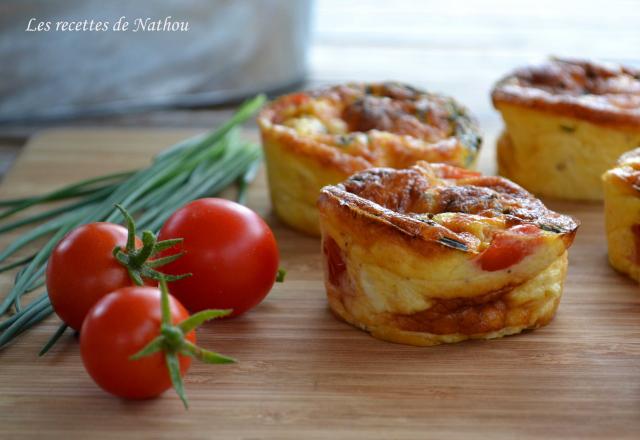 Mini-quiches au poulet, cheddar, tomates cerise et ciboulette