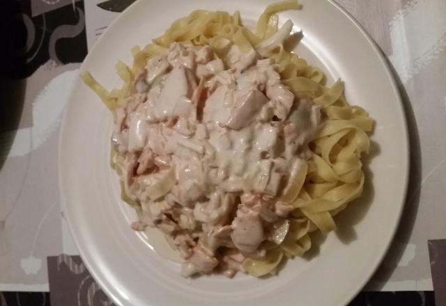 Tagliatelles  au saumon fumé et sauce onctueuse