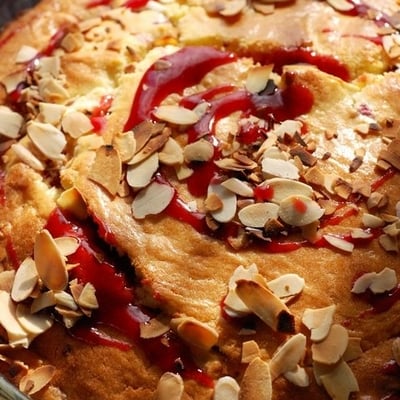 Moelleux croquant aux pommes, framboises et amandes