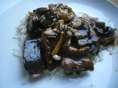 Canard sauté au gingembre et aux champignons