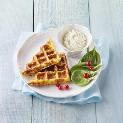 Pommes de terre au Tartare façon gaufre et Pousses dépinards aux groseilles