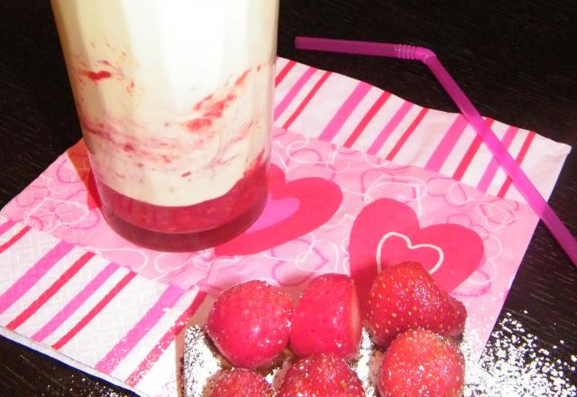 Smoothie fraises des bois, mousse de lait au safran, pain perdu