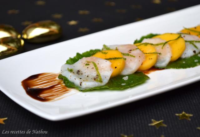 Carpaccio de saint-jacques marinées au citron vert, mangue et feuilles de wasabi