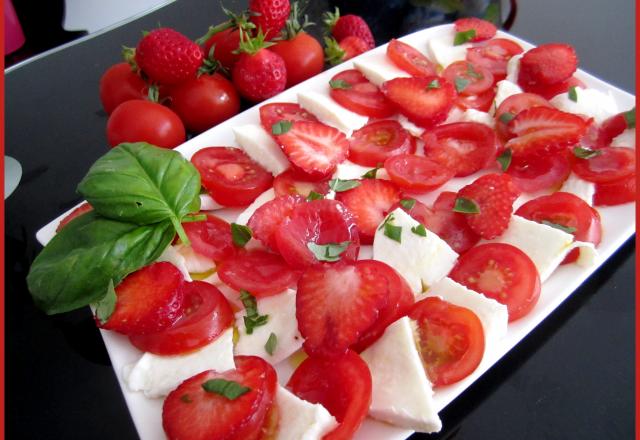 Salade de tomates et de fraises