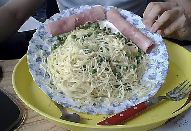 Pâtes au jambon et aux petits pois