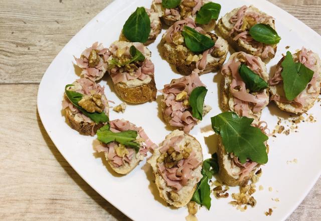 Tartines à la crème d'artichauts, cerneaux de noix et chiffonnade de mortadelle