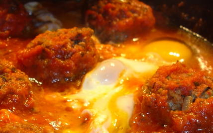 Tajine de Kefta à l'oeuf et aux légumes