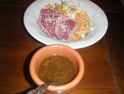 Bœuf laqué au caramel de soja et sa salade de légumes