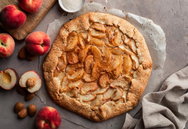 Laurent Mariotte dévoile une recette de tarte aux pêches gourmande et croustillante