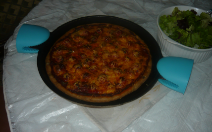 Pizza tomates cerises basilic