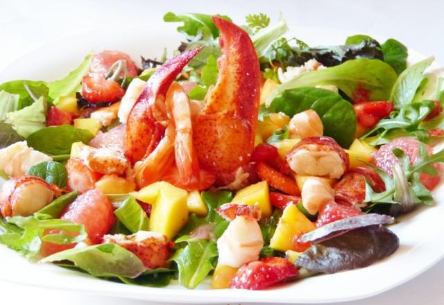 Salade de homard et crevettes à la vinaigrette de framboise et fraise