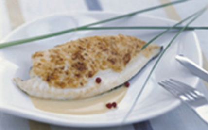 Filet de turbot poêlé, un voile de parmesan épices, fumet réduit aux épices du pain