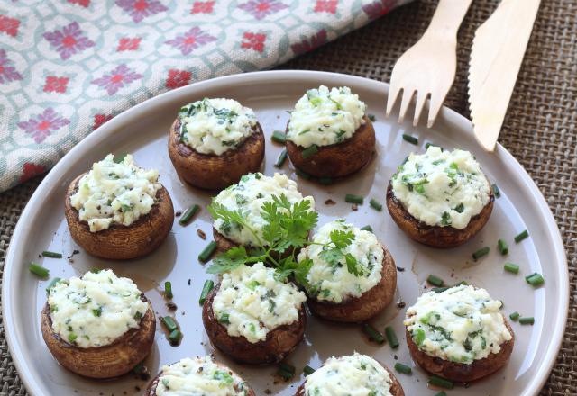 Champignons farcis à la brousse, cerfeuil et ciboulette