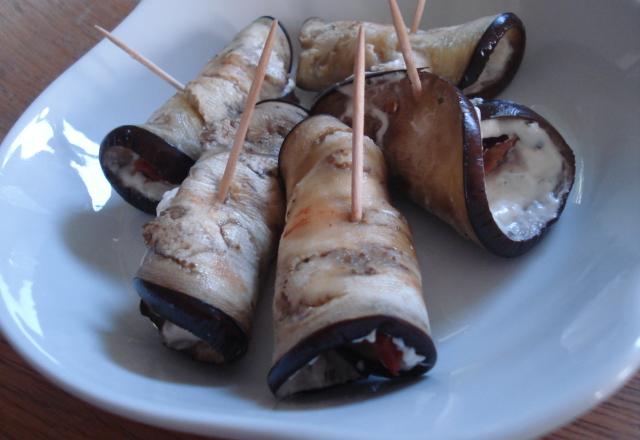 Roulés d'aubergines aux tomates séchées