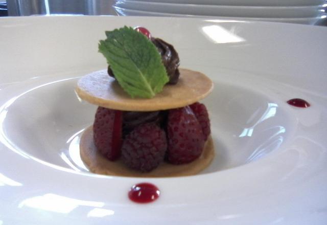 Pâte sucrée, moussse chocolat, fruit rouge