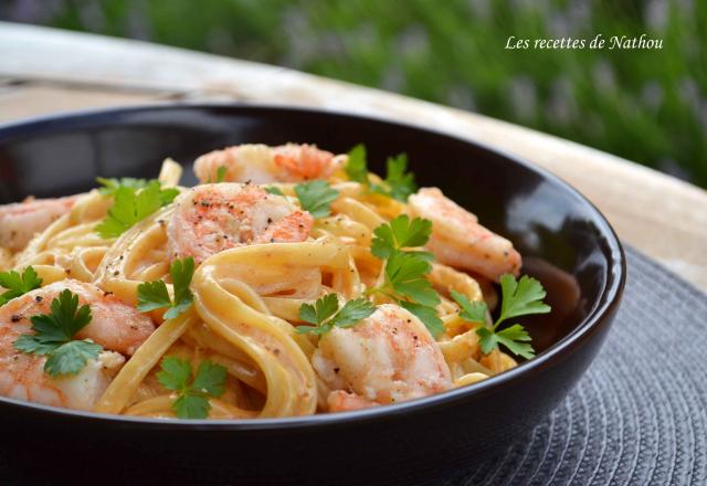 Pâtes linguine aux crevettes, sauce crémeuse à l'ail, paprika fumé et citron