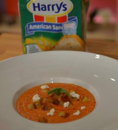 Gaspacho de tomates, chèvres et petits croûtons au basilic