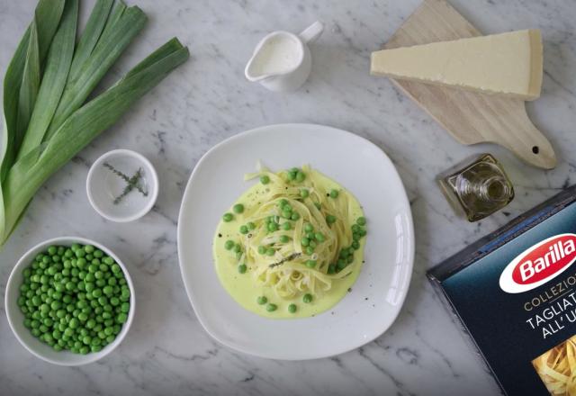 Tagliatelle aux poireaux, petits pois et crème de parmesan.