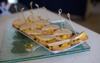 Foie gras sur lit de pommes caramélisées