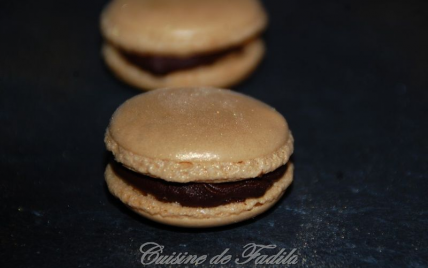 Macarons or au chocolat