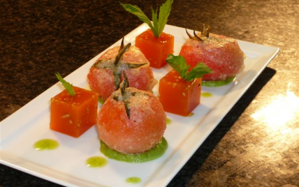 Bonbons de tomates à la mozzarella, gelée au basilic