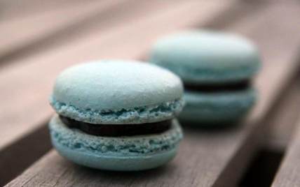 Macarons bleus au chocolat