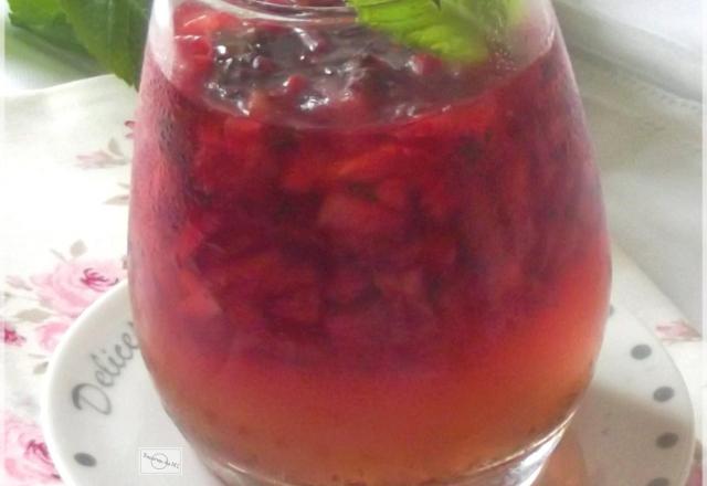 Verrine de fraises en gelée de menthe