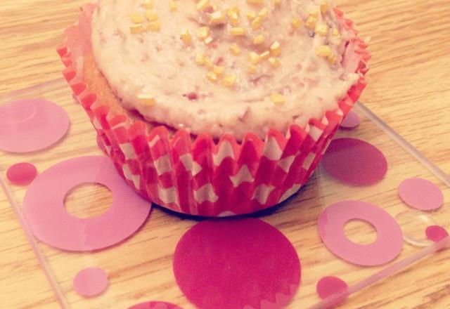 Cupcakes à la poudre d'amandes, glaçage au Kinder Bueno