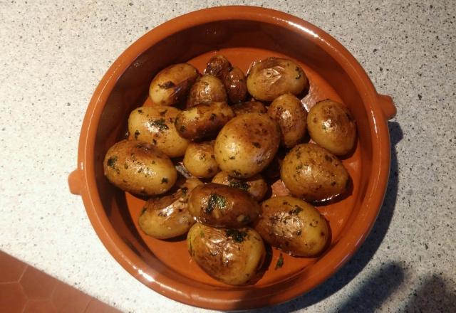 Pommes de terre grenailles sautées au persil et à l'ail