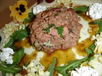 Tartare de bœuf et d'huîtres à l'huile d'argan, sauce Irish coffee