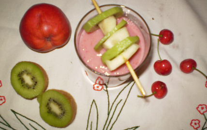 Smoothie aux kiwis  cerises et poires