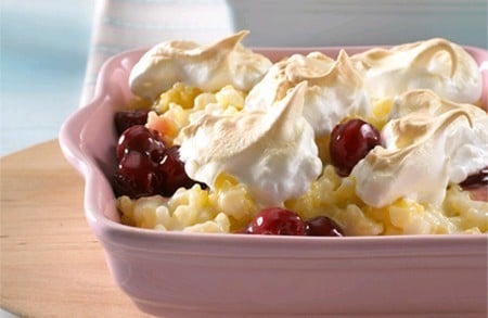 Soufflé de riz aux cerises et à la meringue