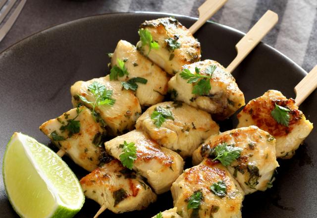 Brochettes de poulet au citron et aux herbes