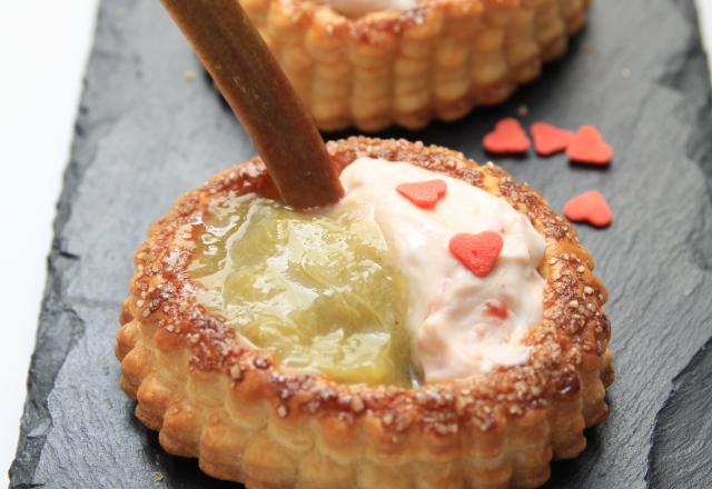 Tarte à la rhubarbe vanillée, crème de mascarpone à la fraise