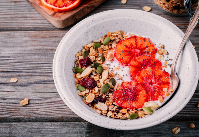 Riches en superaliments, voici notre recette parfaite de granola pour un petit déjeuner sain et gourmand