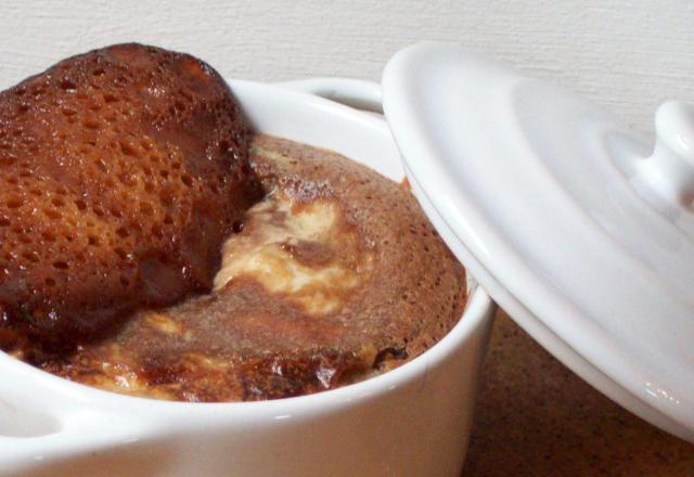 Moelleux au chocolat, cœur fondant au foie gras et tuile craquante