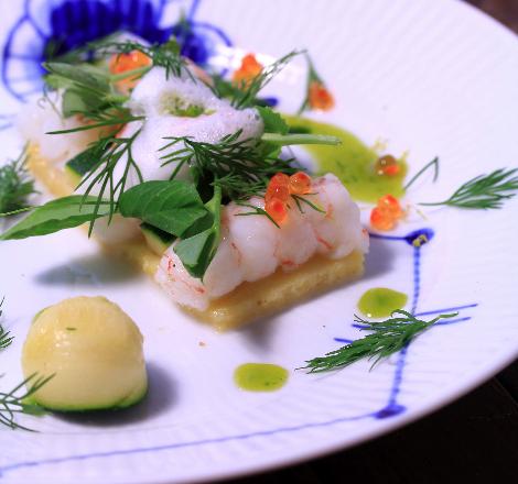 Tartelette de polenta aux langoustines et bouillon de crustacés