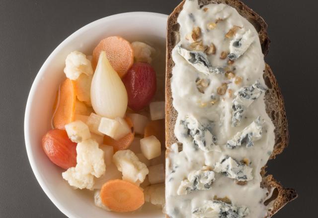 Légumes racines acidulés, tartine de béchamel Saint-Agur et noix