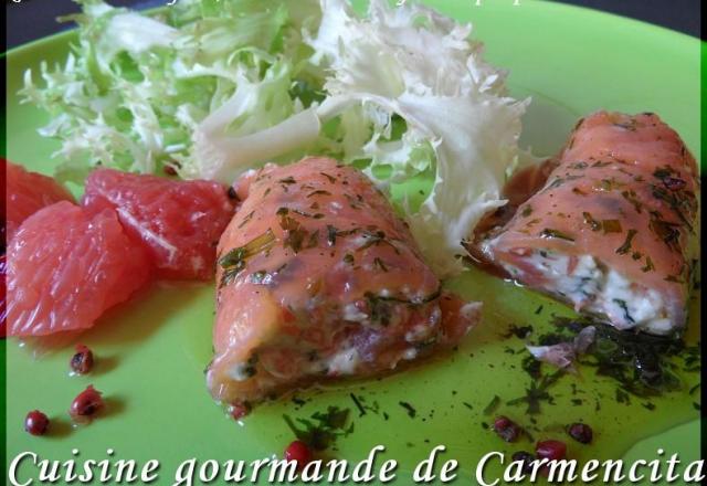 Roulés de saumon marinés au chèvre et pamplemousses roses