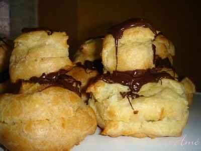 Religieuses à la crème vanille et au chocolat