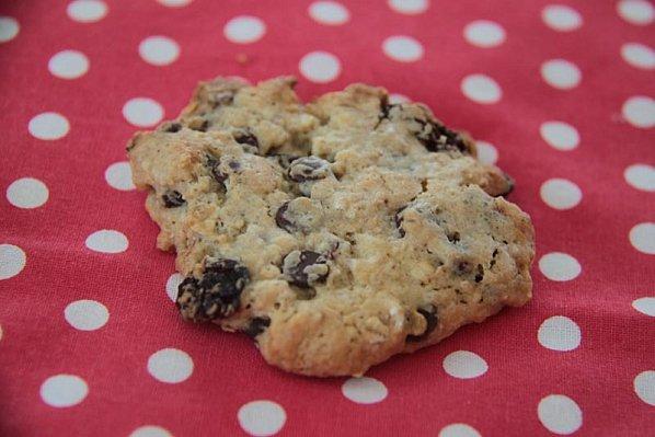 Cookies aux flocons d'avoine, raisins secs et pépites de chocolat