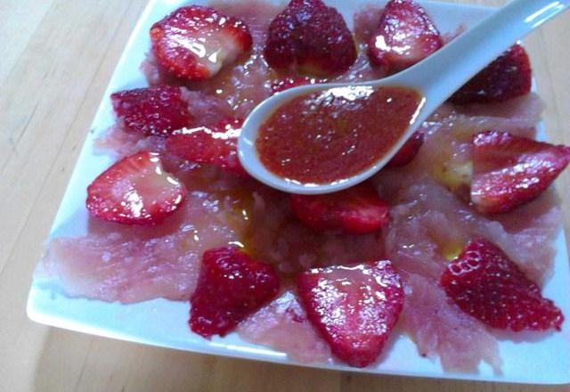 Carpaccio de thon et fraises