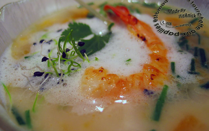 Soupe de courge et gambas à l'émulsion de coco